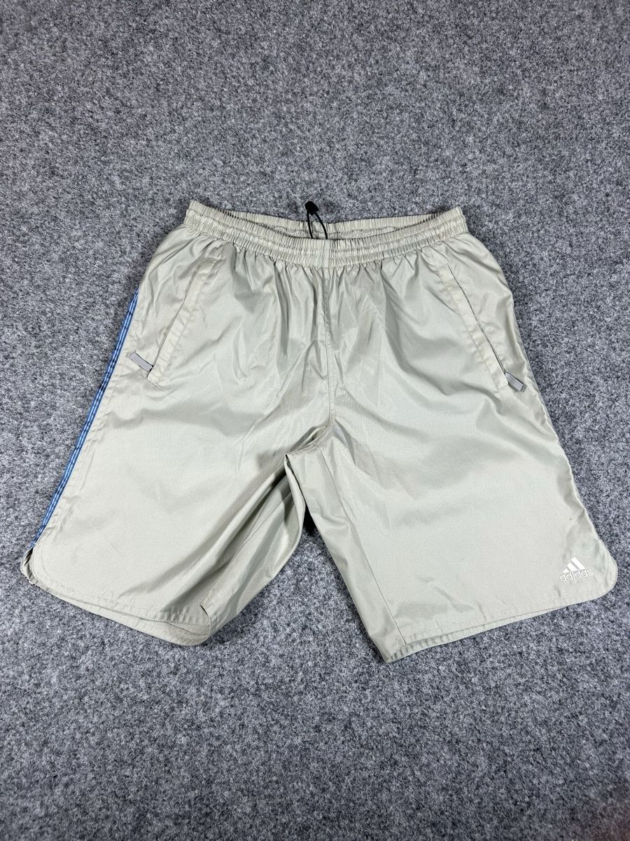 Adidas Pantaloni: 2000s adidas xl  – Nuovo (secondo la descrizione) da La Sagne NE venduto da Matlasape