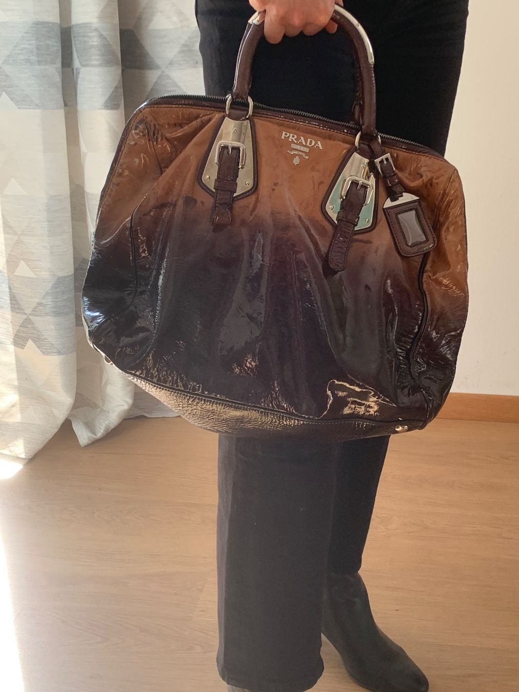 Prada Taschen für Damen: PRADA LACKLEDER-HANDTASCHE – Gebraucht aus Zürich von Claire_ZH 1