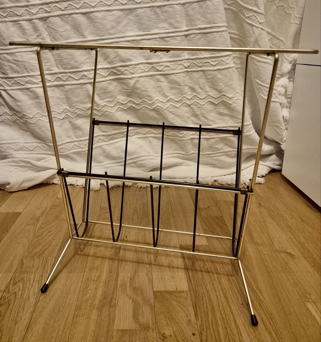 Tavoli: Porte-journaux mid century – Usato da Moutier venduto da CaatSerra