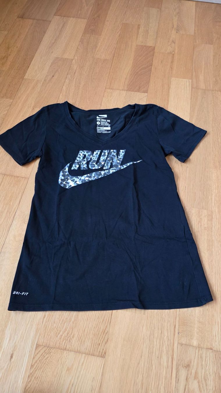 Nike T-Shirts: Sportshirt von Nike – Gebraucht aus Dübendorf von Jolenia