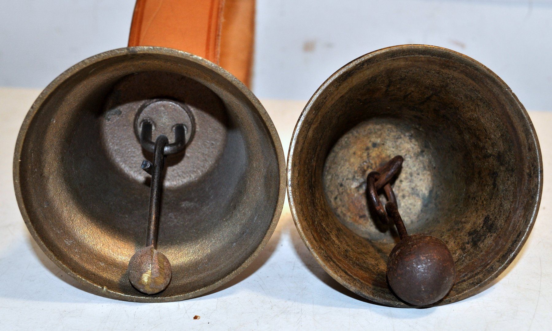 Campanacci mucche: Lot de deux petites cloches – Usato da Neuchâtel venduto da Neuchatel 1