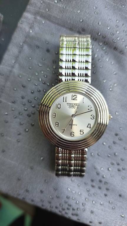 Montres: Quarz-Uhr "Watch Out"! – D'occasion à Regensdorf par surber54