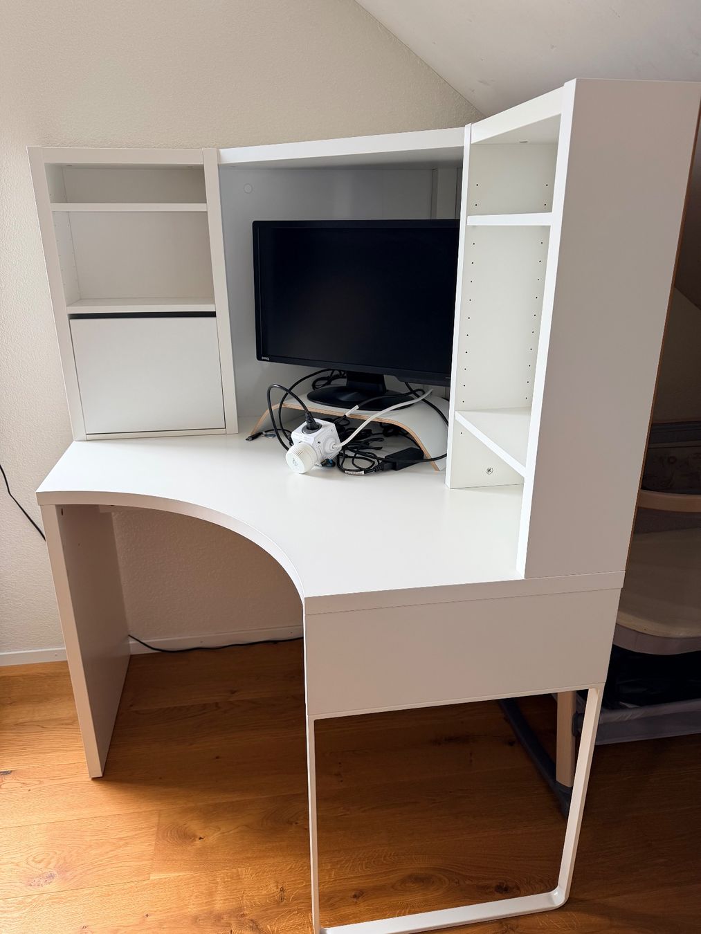 Ikea Scrivanie: Ikea Micke Eckschreibtisch – Usato da Adliswil venduto da tammy_zh 1