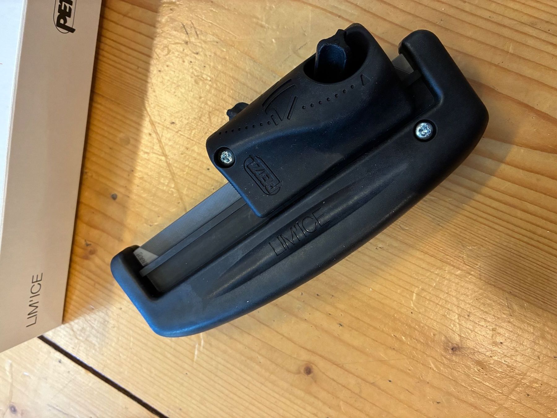 Attrezzatura da arrampicata: Petzl Lim`Ice Eisschrauben-schärfer – Nuovo (secondo la descrizione) da Küttigen venduto da thoren77 3