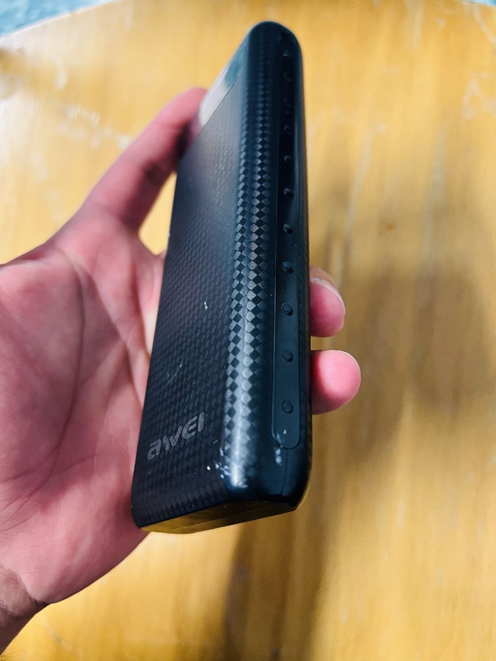 Caricabatterie: Power bank AWEI black carbon texture with display 100 – Usato da Fribourg venduto da FUJAY-AT123 3