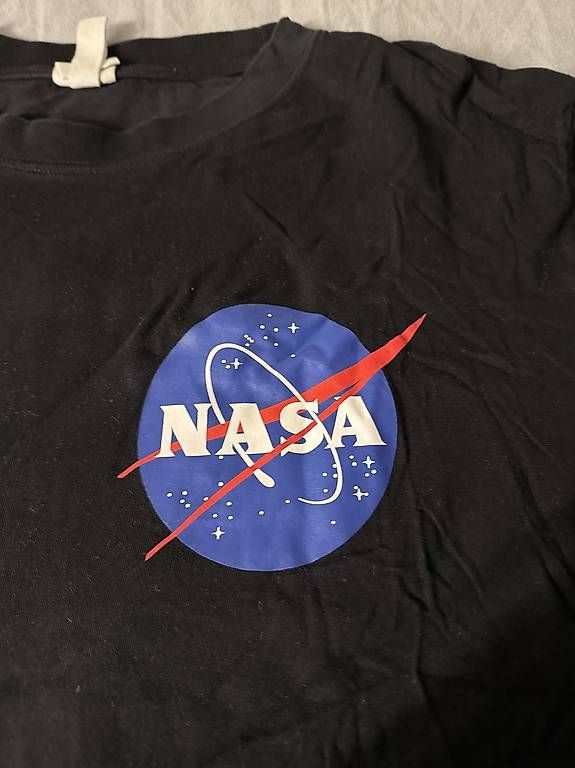 T-Shirts: NASA T-Shirt schwarz  – Gebraucht aus Wädenswil von dom_pz5d 3