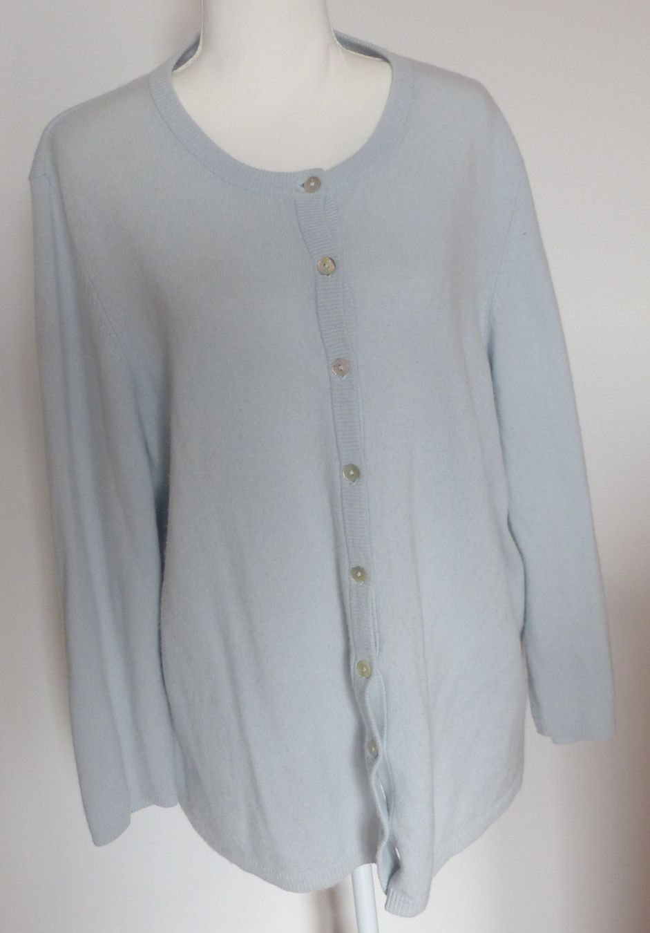 Pullover & Sweatshirts: Cashmere Jacke Gr. 44/46 eisblau – Gebraucht aus Feldis/Veulden von hoppelhaas 1
