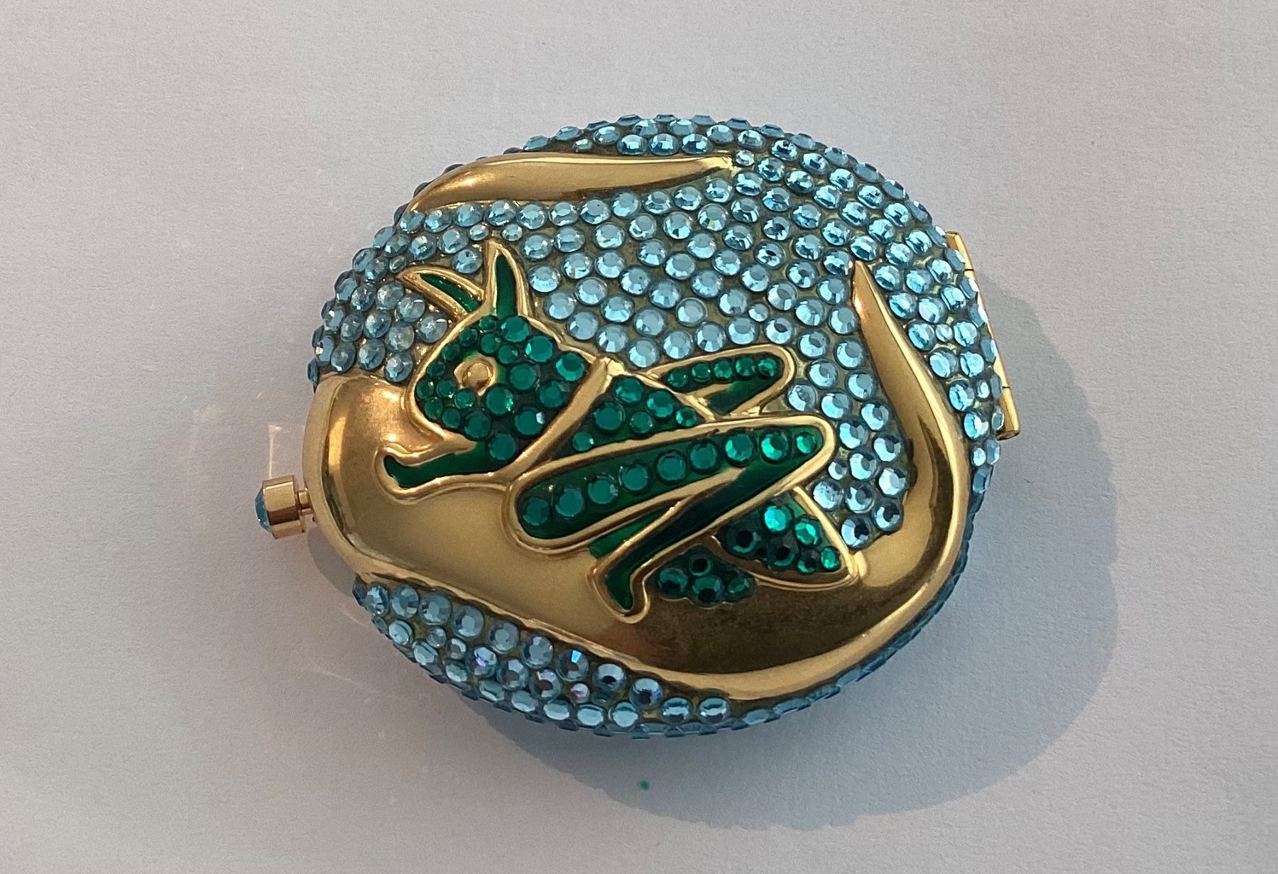 Estée Lauder Make-up: Estée Lauder / Puderdose Strass / 🦗 – Gebraucht aus Beinwil am See von kae_gh7c