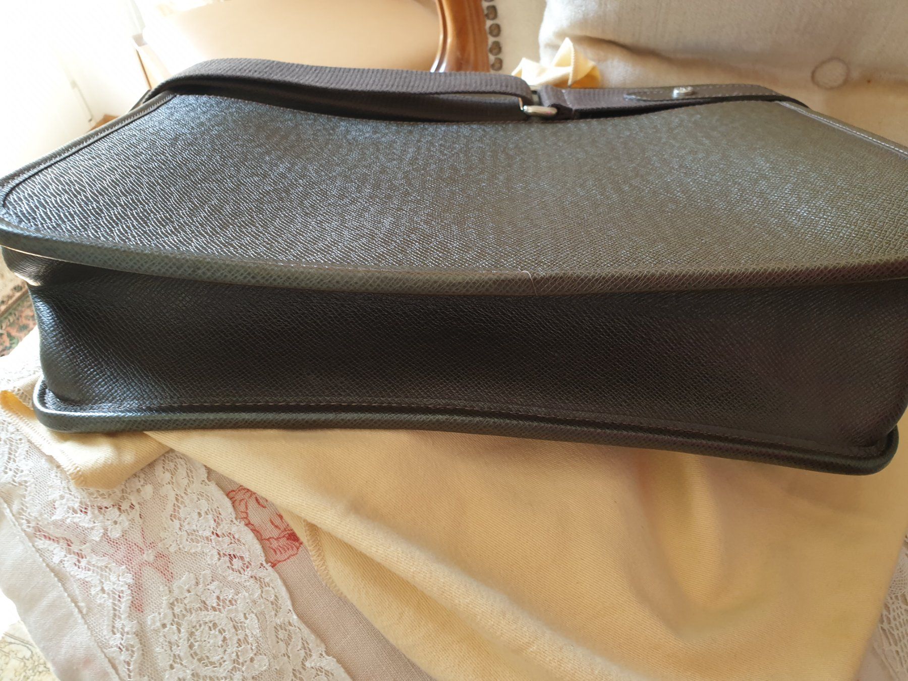Louis Vuitton Taschen: Louis Vuitton Alexei Messenger Taïga braun – Neu (gemäss Beschreibung) aus Bottmingen von sandy_2 1