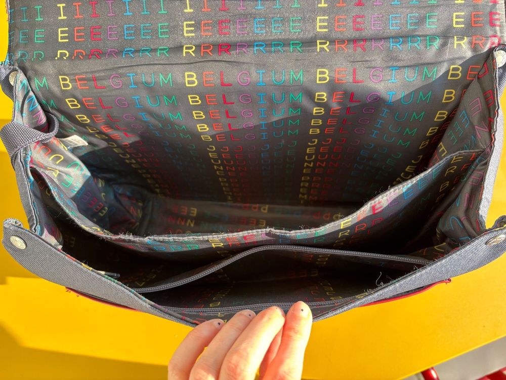 JEUNE PREMIER Schulthek mit Kirschen &amp; Delfin 🍒🐬 (Gebraucht) in Zürich ...