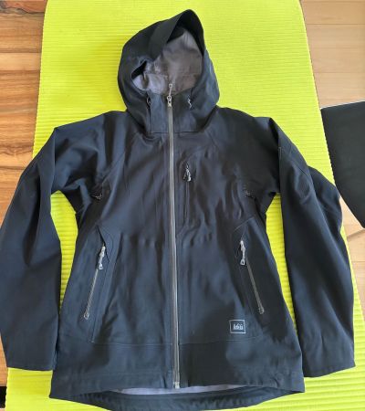 REI Softshell Regenjacke schwarz