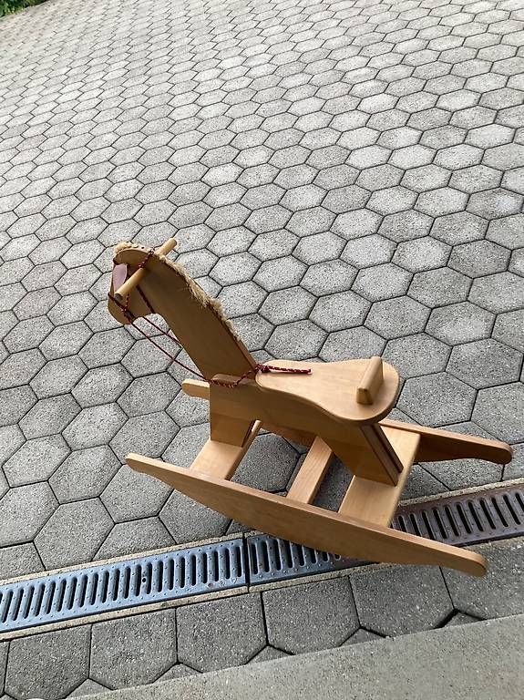 Jouets: Holz Schaukelpferd  – D'occasion à Oberegg par Modetrend1a 1
