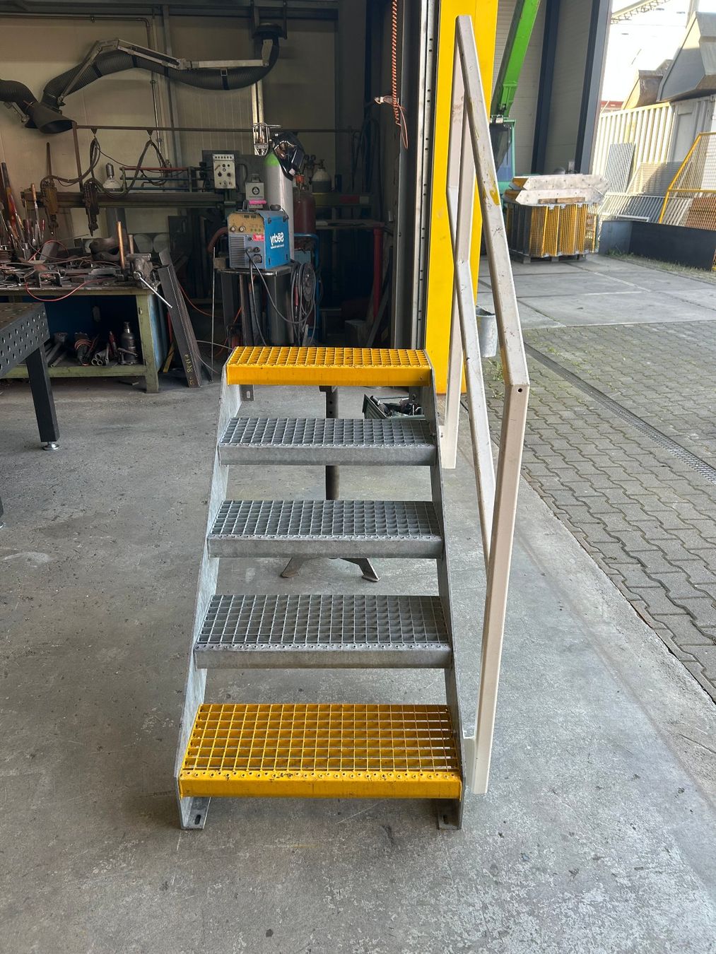 Scale: Metalltreppe mit Geländer – Usato da Sins venduto da inf_s5yv 1