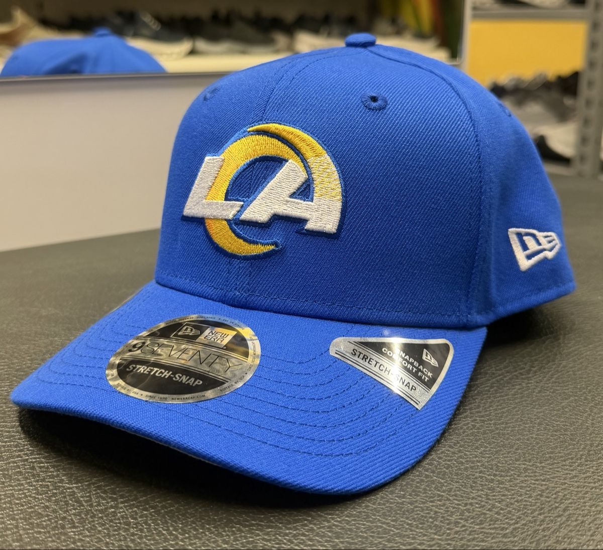 NFL Copricapi, berretti & cappellini: New Era LA Rams 9SEVENTY Stretch-Snap Cap | Brand New – Nuovo e nell'imballaggio originale da Orpund venduto da joe_hazard