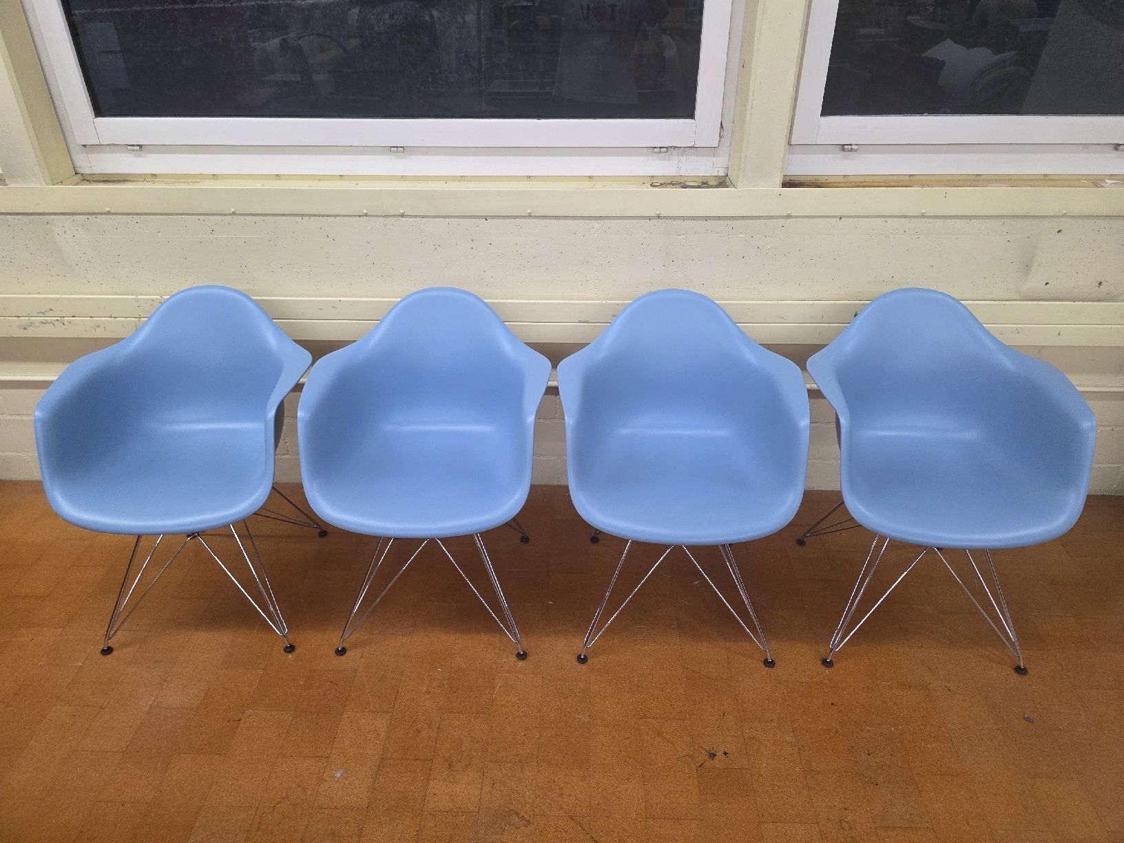Vitra Sedie: Designer Stühle Eames Vitra DAR in hellblau – Usato da Lichtensteig venduto da Polsterwerk 3