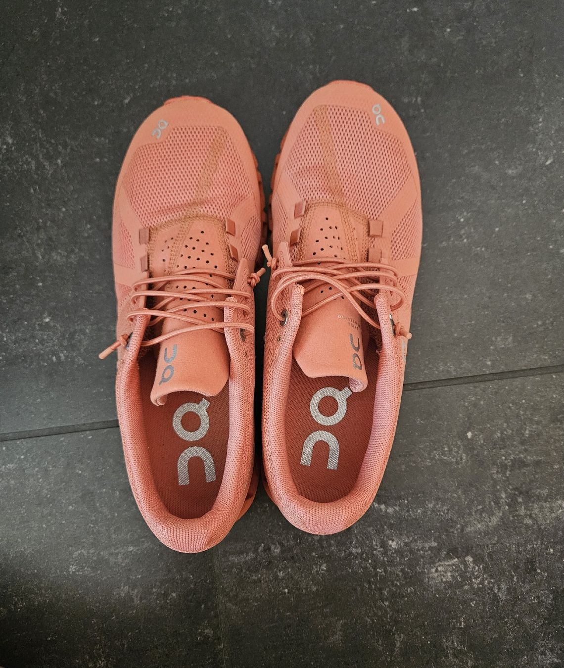 On Damenschuhe: On Schuhe Cloud Monochrome Orange – Neu (gemäss Beschreibung) aus Lenk im Simmental von rit_l5vc 2