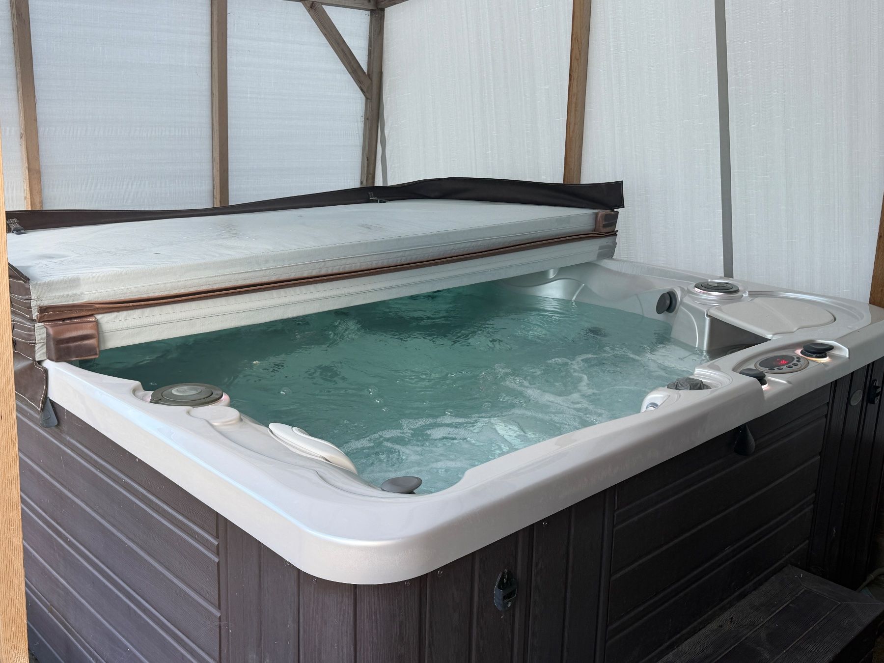 Whirlpool: Jacuzzi CalderaSpas Utopia Elation avec PAC – Usato da Lugnorre venduto da Mbuhlmann