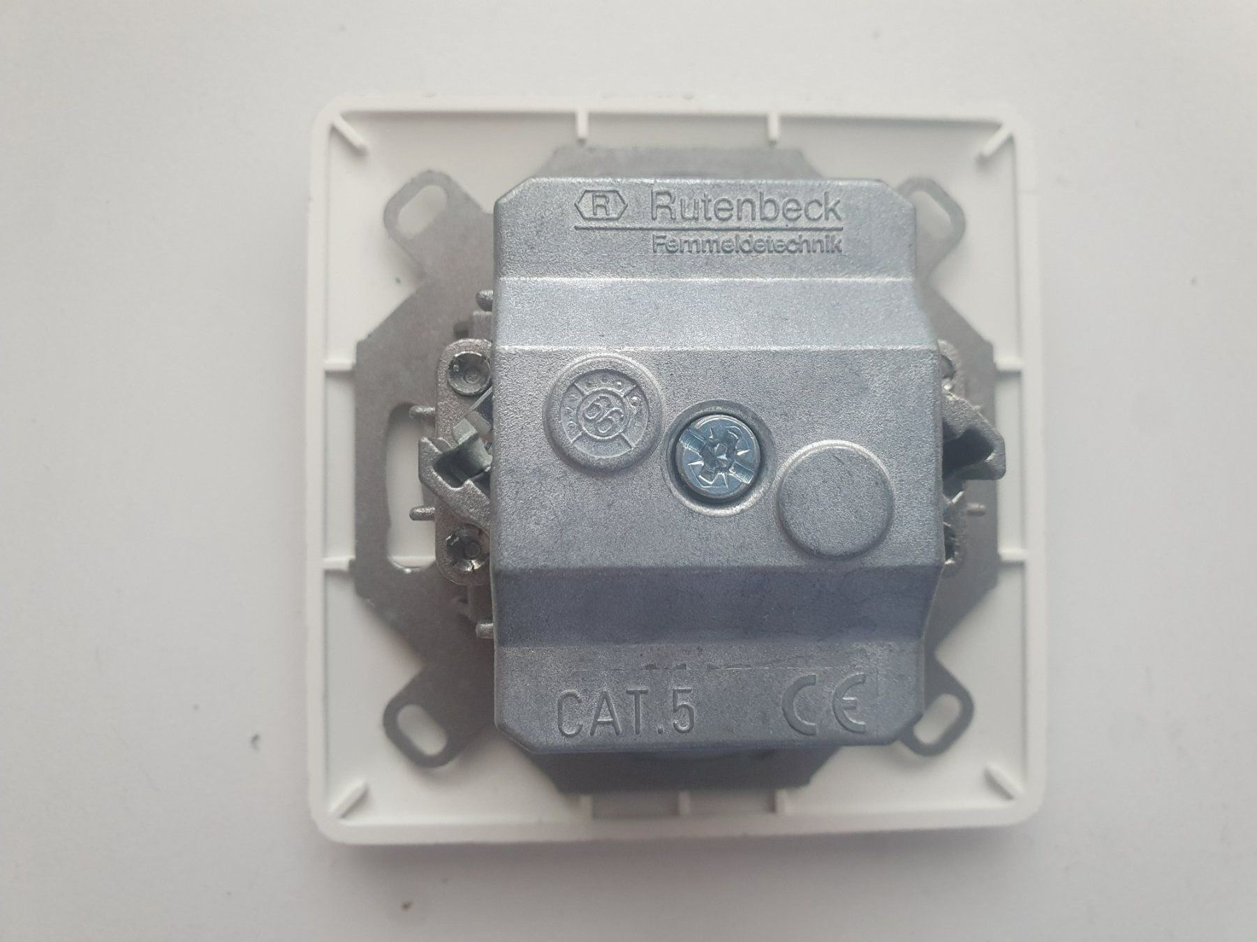 Spine: Doppel Netzwerk Steckdose UKV 2xRJ45 – Nuovo (secondo la descrizione) da Zürich venduto da eymen20 1