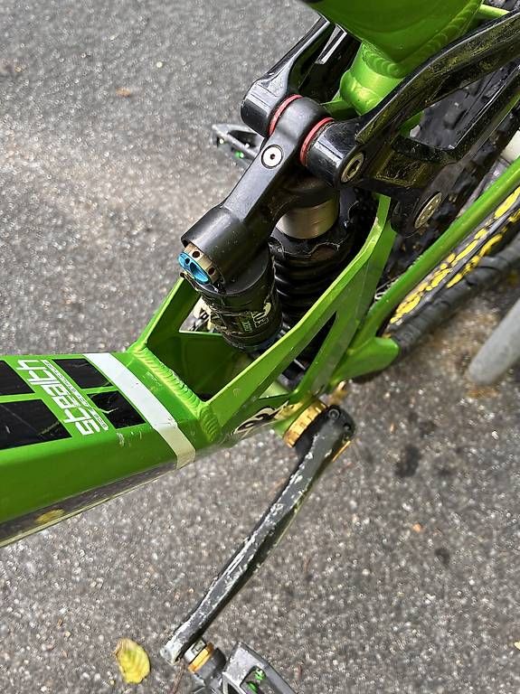 Biciclette: Downhill Mondraker Summum – Usato da Luzern venduto da curly-angi 3