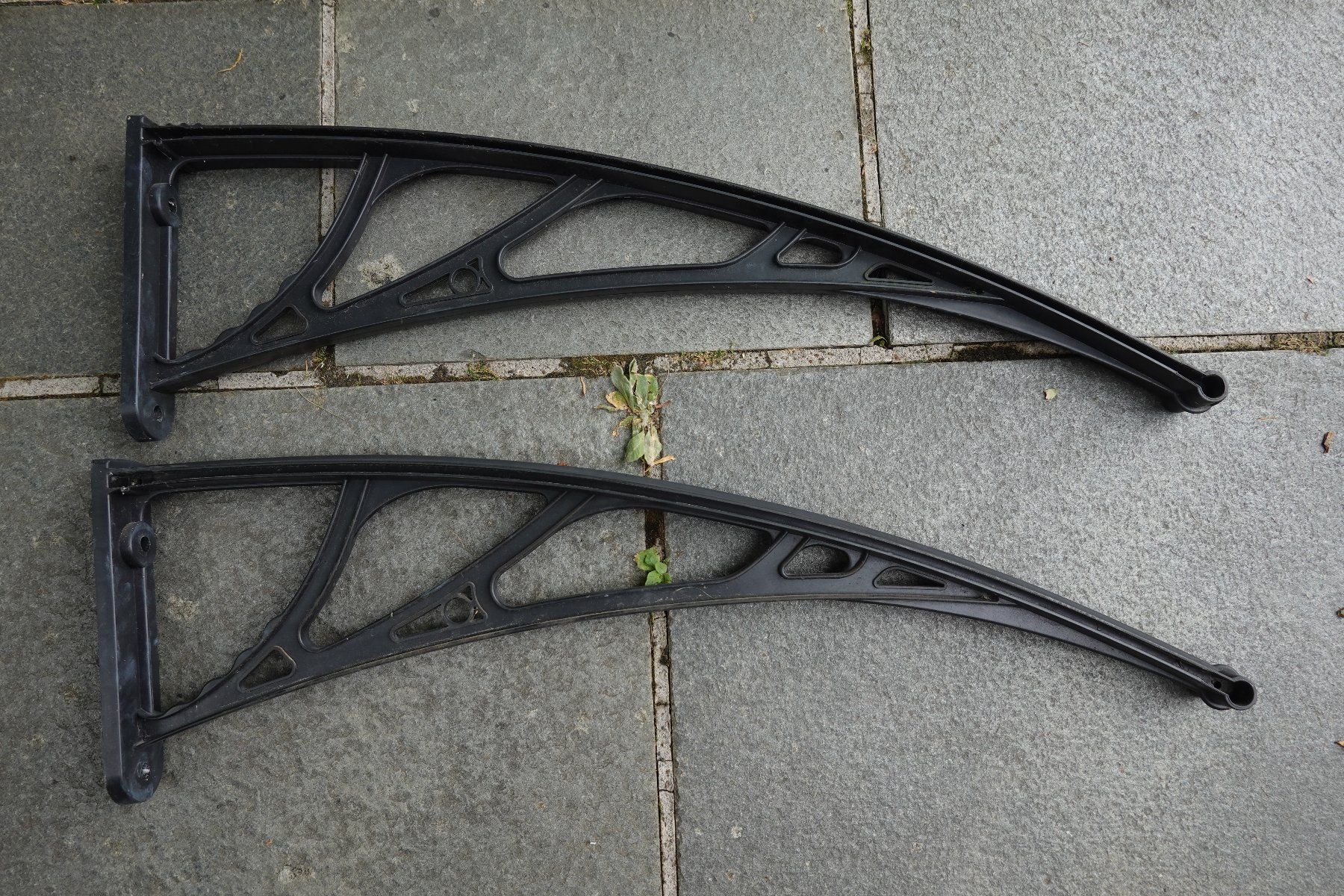 Fixations: 2 Träger gebogen Kunststoff schwarz – D'occasion à Jona par JOberg_25