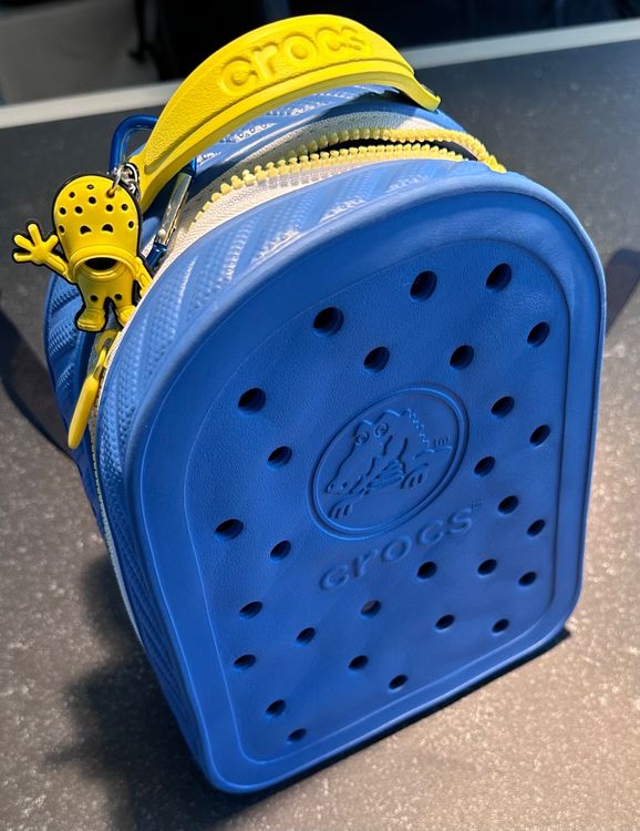 Rarität original Crocs Rucksack blau gelb weiss mit Anhänger (Neu ...