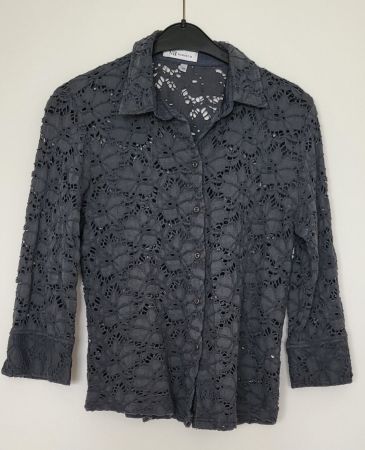 Schicke graue Spitzenbluse Grösse 38