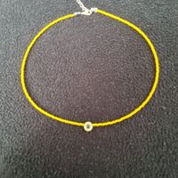 Handgemachte Halskette mit gelben Perlen