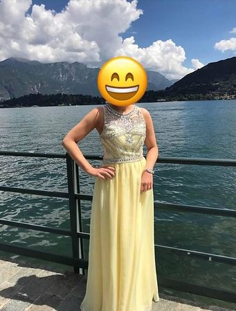 Exklusives Abendkleid mit Edelsteinen (Grösse 40)
