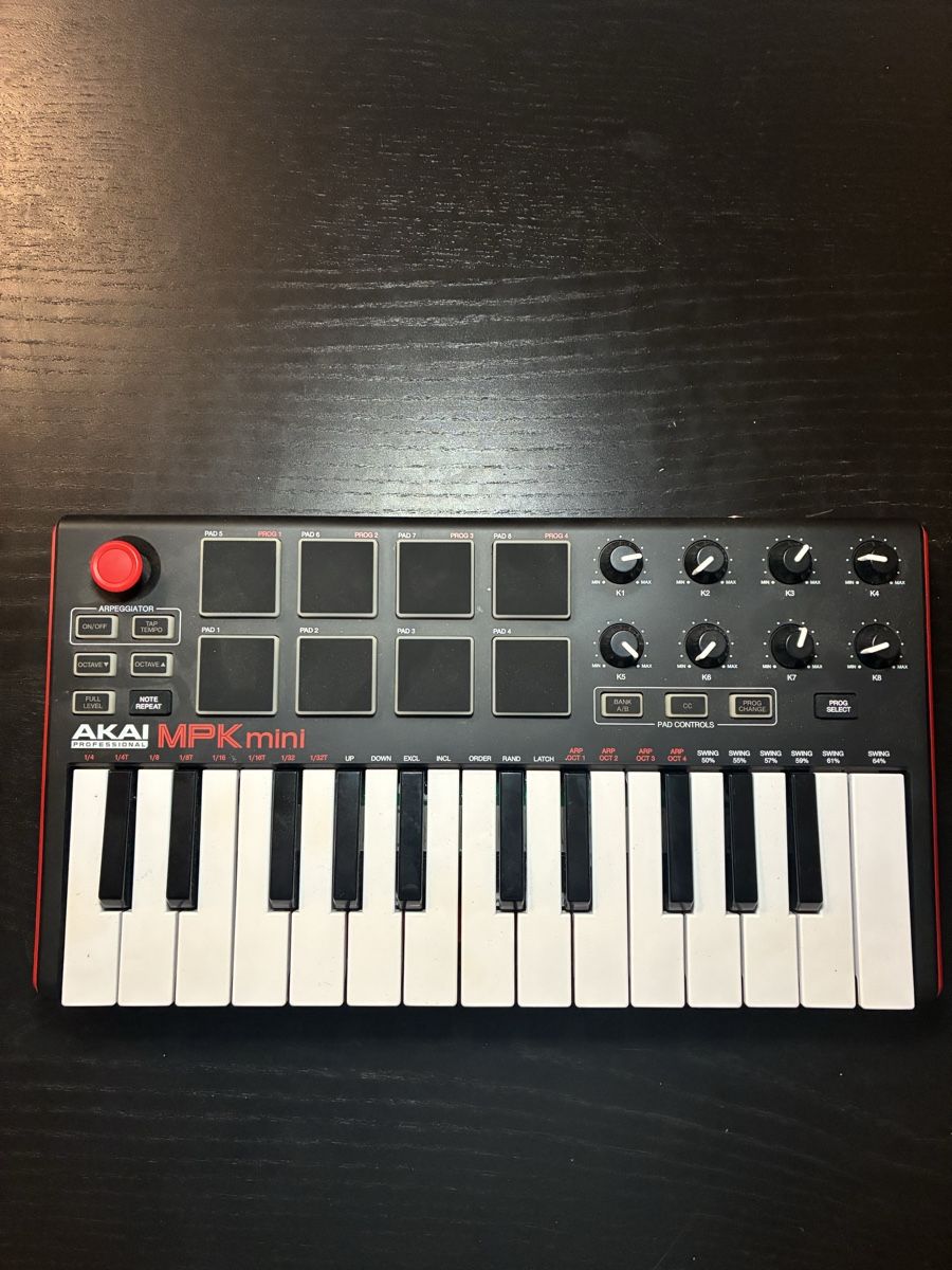 Akai Console di mixaggio: Akai MPK Mini - Contrôleur USB 25 Touches & Pads – Usato da Praz (Vully) venduto da Footzone.ch