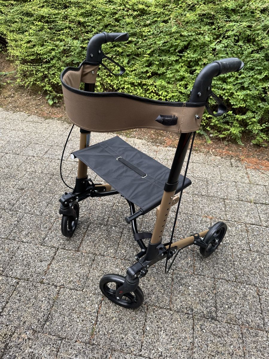 Gehhilfen: Rollator Juskys Vital beige – Gebraucht aus Männedorf von deal4deal
