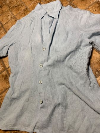 Chic Camicia in lino azzurro con ricami floreali