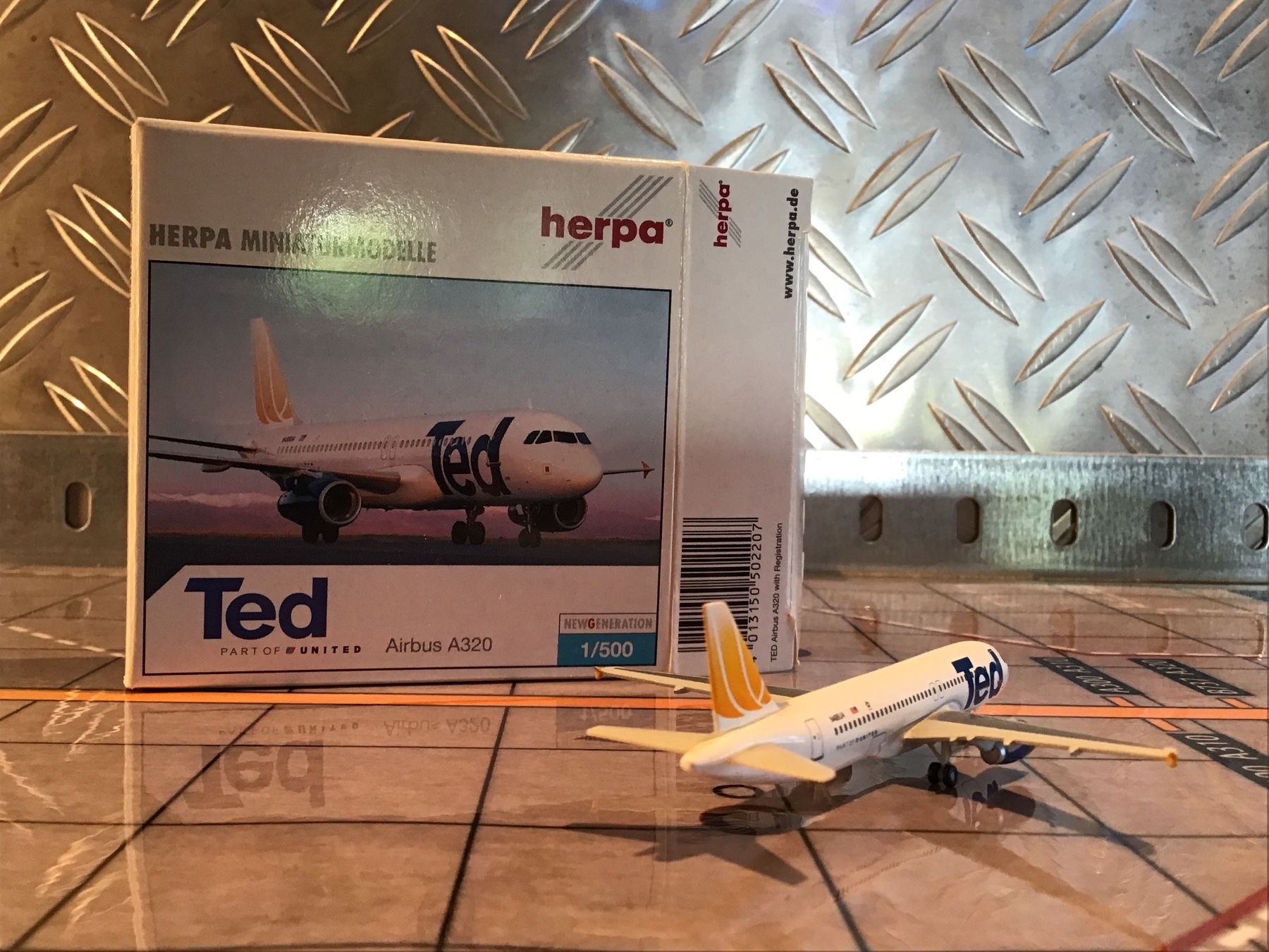 Herpa Kit di modellismo & Modellini statici: HERPA TED AIRBUS A320 1/500 – Usato da Männedorf venduto da Spezial-Modelle 2