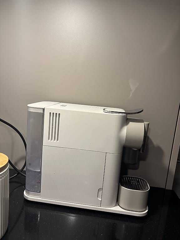 Machines à café & Machines à expresso: Nespresso Lattissima One – D'occasion à Fehraltorf par nin_2zxv 2