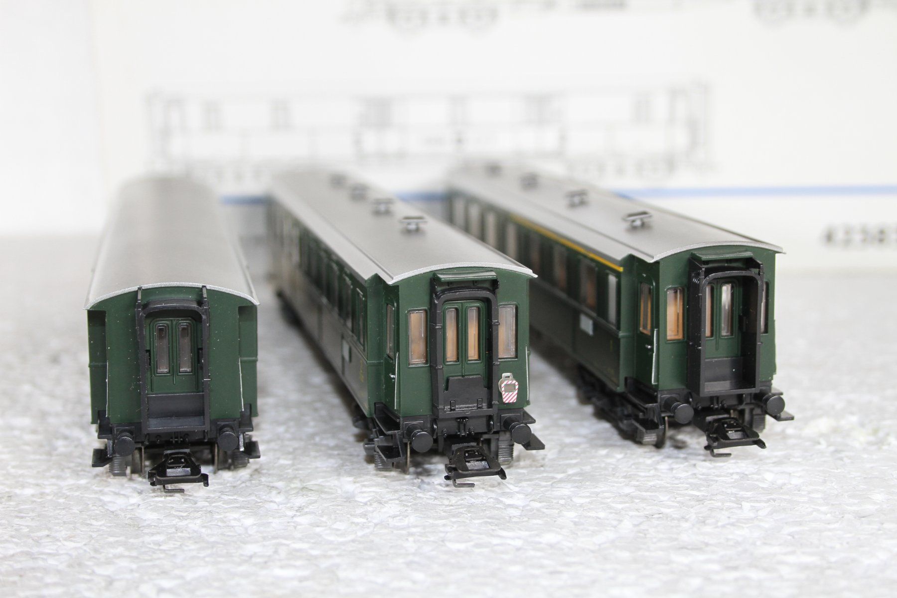 Märklin Modelleisenbahnen: Märklin SBB Wagen-Set ´Schweizer Oldtimer-Personenzug´ – Gebraucht aus Triesen von gleis8 3
