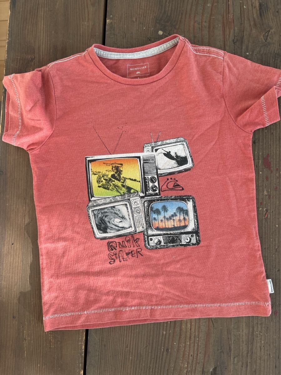 Quiksilver T-shirt: Quicksilver T Shirt 2 Stk Gr 104 – Usato da Mörschwil venduto da Mibasel 1