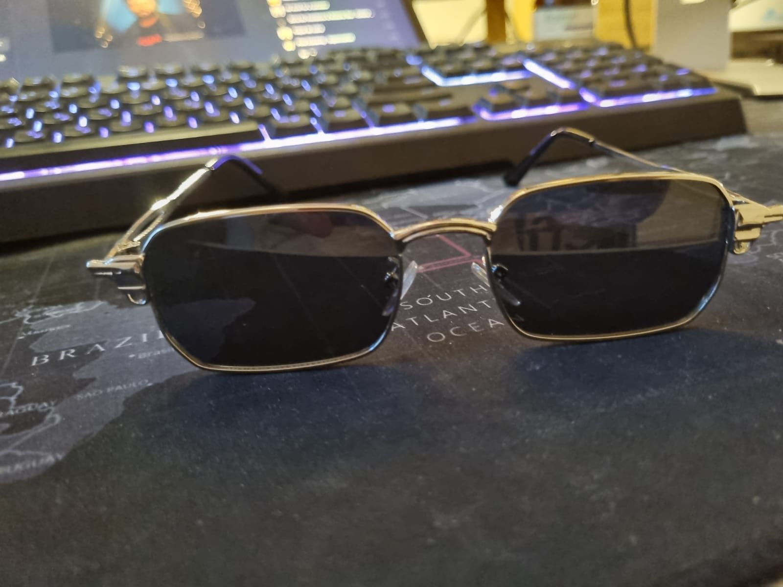 Brillen & Gläser: Square Sunglasses Chrome Frame Black Lenses – Neu (gemäss Beschreibung) aus Carouge GE von chr_5xdw