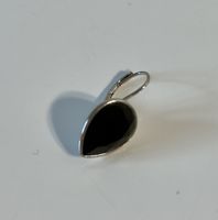 Einzelne Silber-Ohrring mit schwarzem Stein – 925er, wie neu