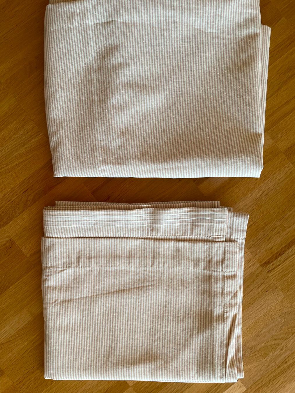 Vorhänge: Zwei weiss-beige Vorhänge, 2.35x1.30m – Gebraucht aus Thalwil von j_gbr9