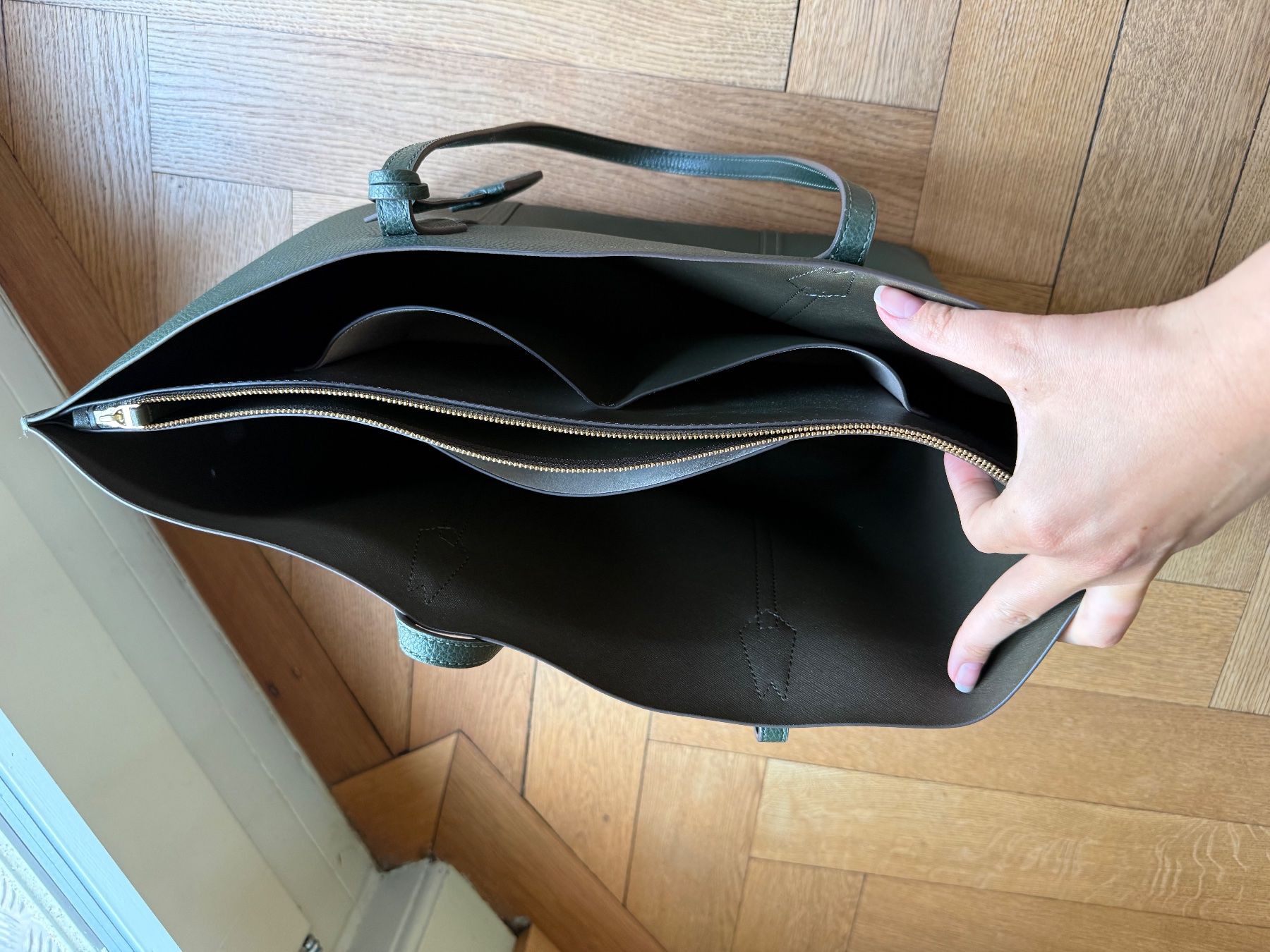 Tory Burch Taschen: Tory Burch, Perry Triple Compartment, Basil – Gebraucht aus Bern von JessyCarmen 3