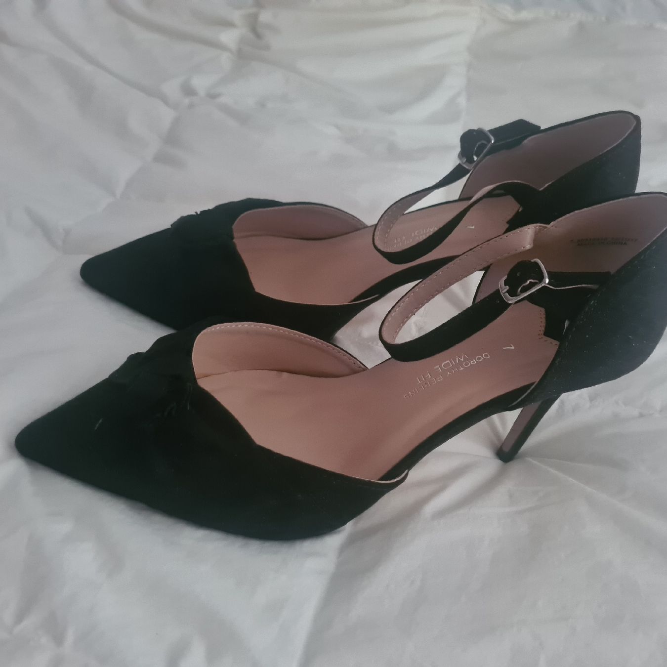 Chaussures femmes: Absatzschuh Gr. 7 entspricht einer 38 – D'occasion à Steinen par turbogeiss99 2