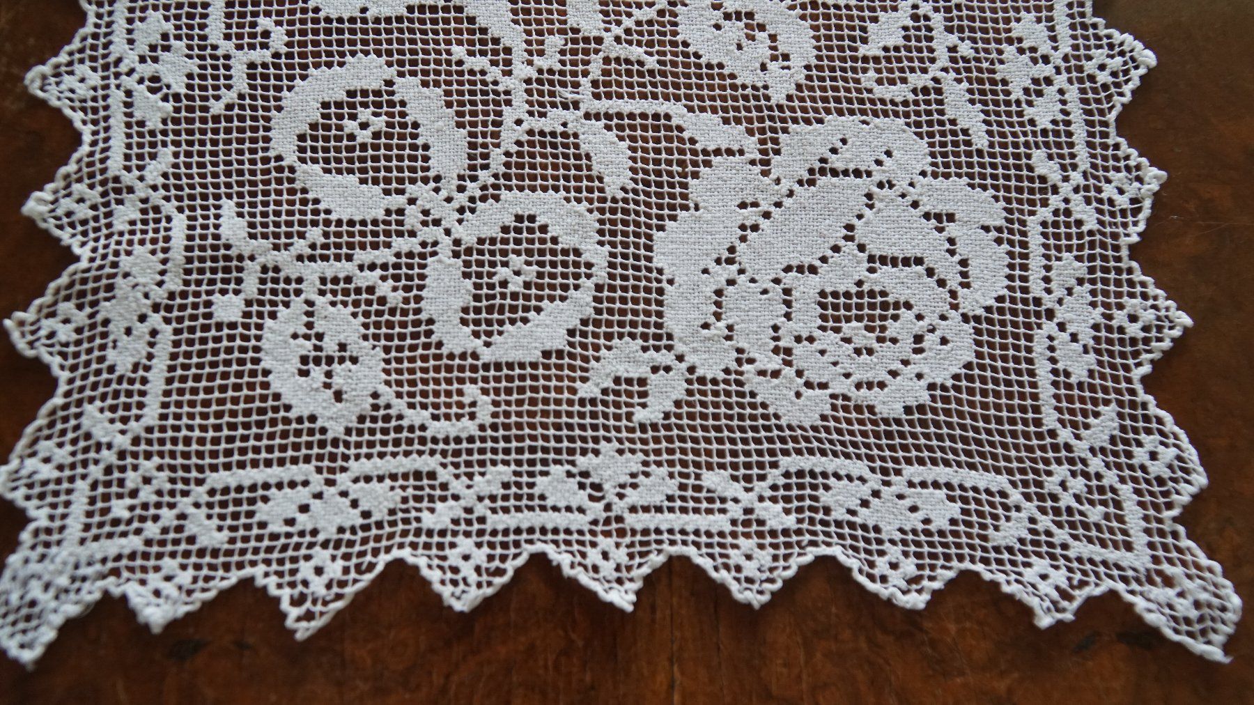 Altra biancheria da tavola: Deckeli Filet 25x25cm – Usato da Bern venduto da Antikbatik 3
