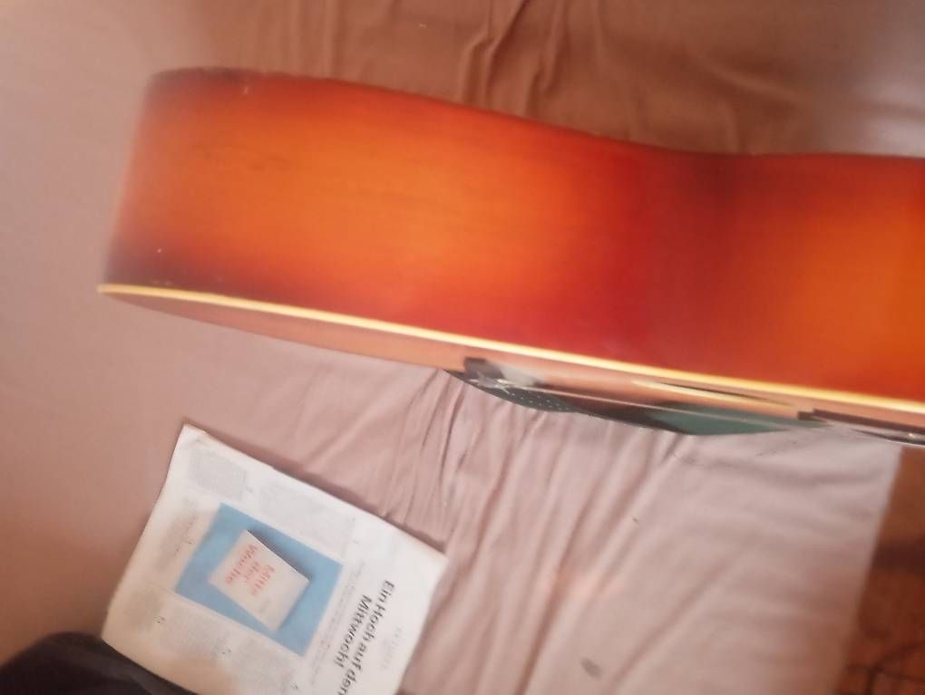 Strumenti musicali: Accoustic guitar – Usato da Basel venduto da Petergunn 2