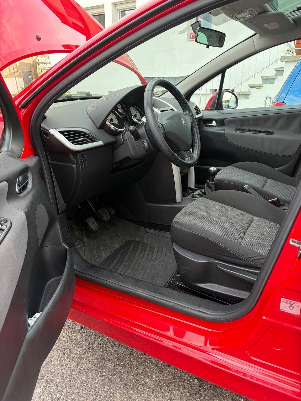 Peugeot Automobili: Peugeot 207SW 1.6і – Usato da Dagmersellen venduto da vns_t9x2 7