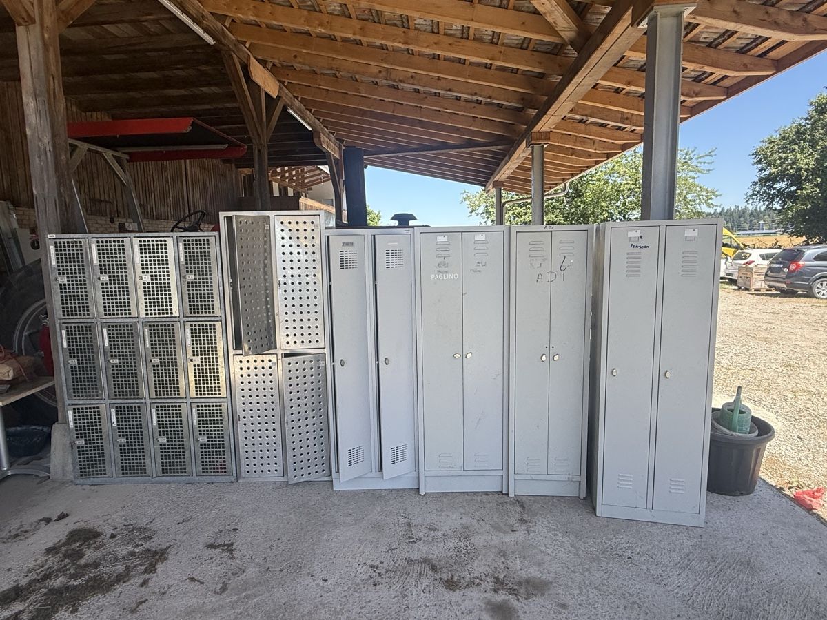 Porte manteau: 1 Garderobe Schrank. – D'occasion à Niederbipp par baggerch 2