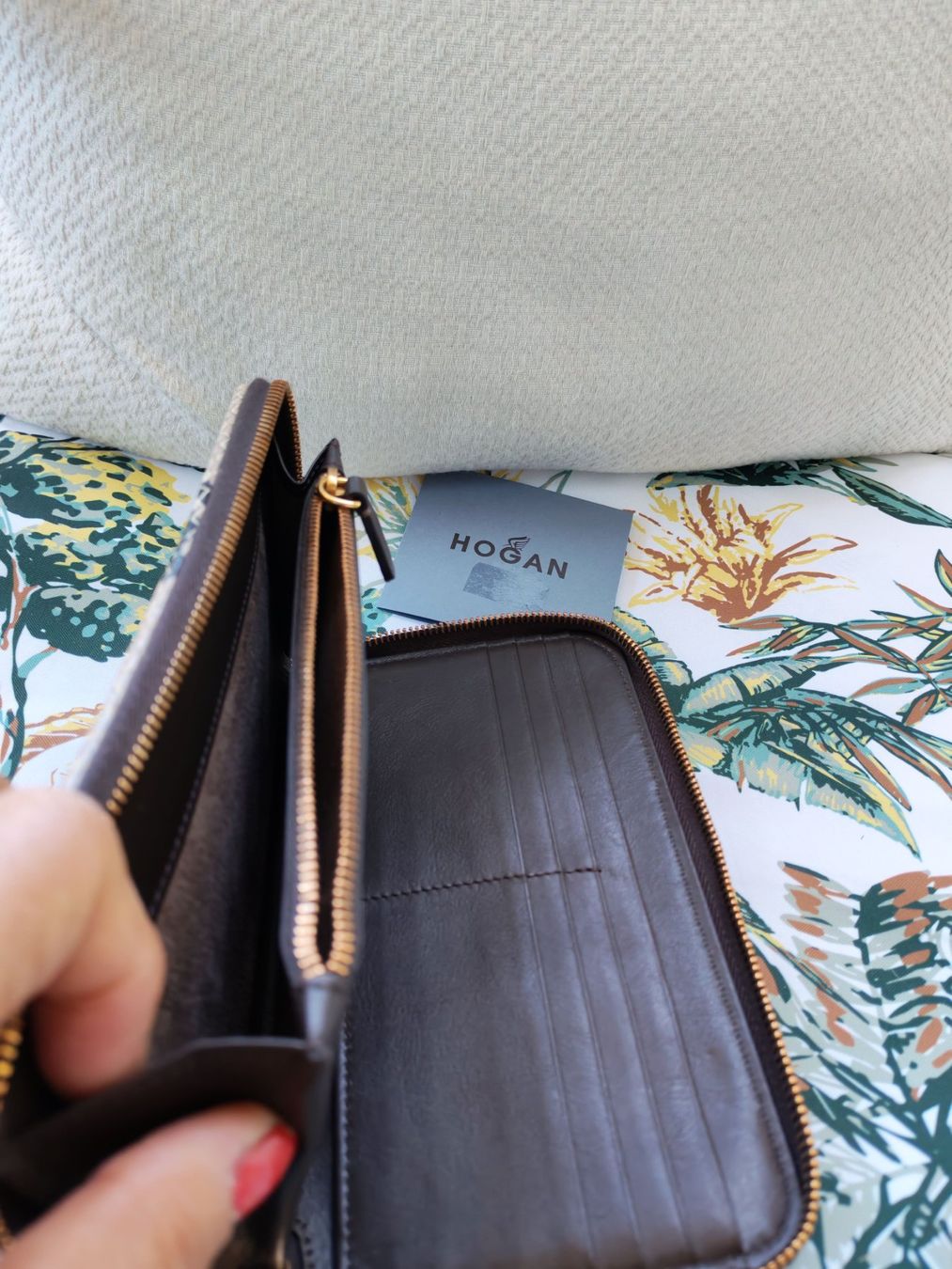 Portamonete: Porte monnaie zippée cuir Hogan – Nuovo (secondo la descrizione) da Trélex venduto da autard 3