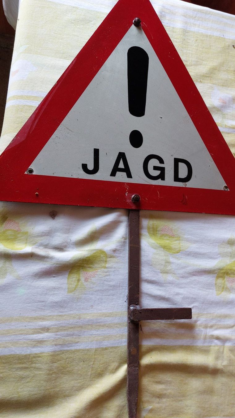 Insegne: Gefahrenschild "Jagd" mit Einsteckeisen – Usato da Thörigen venduto da Mairitterling 1