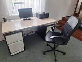 Bürotisch, Vidmar und Stuhlschwarz mit Armlehnen guter Zust