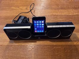iPod touch 3. Generation 8GB + Logitech Pure-Fi Anywhere 2