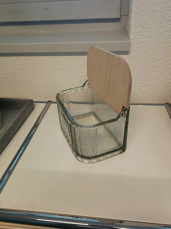 Verres: Antike Vorratsgläser mit Holzdeckel – D'occasion à Grosshöchstetten par kids04 2