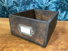 Tolle antike Holzkiste, mit Schildhalter